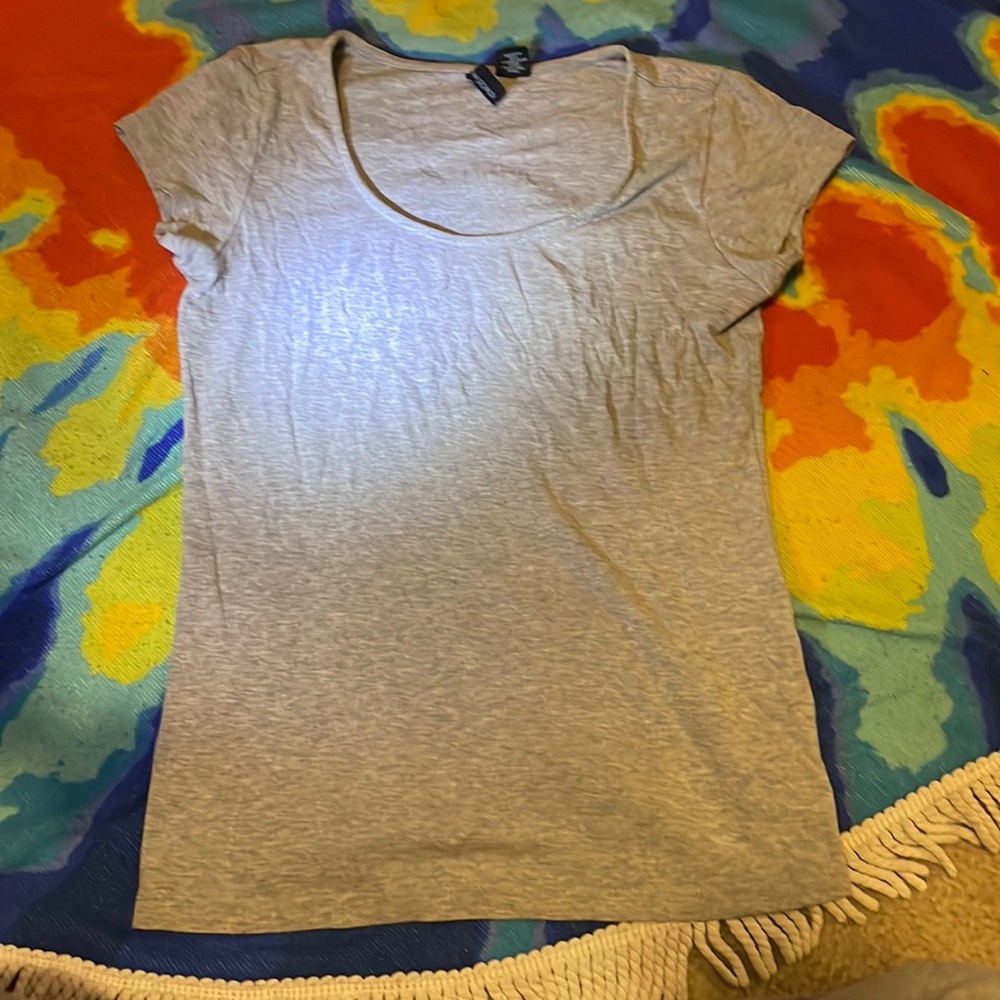 Gray tee